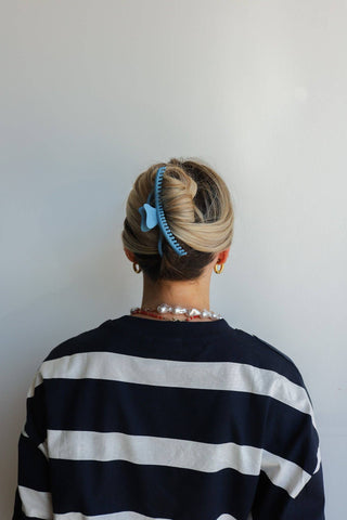 Kaxi Original Wavy Hold Everything Claw: POWDER BLUE