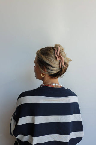 Kaxi Original Wavy Hold Everything Claw: POWDER BLUE