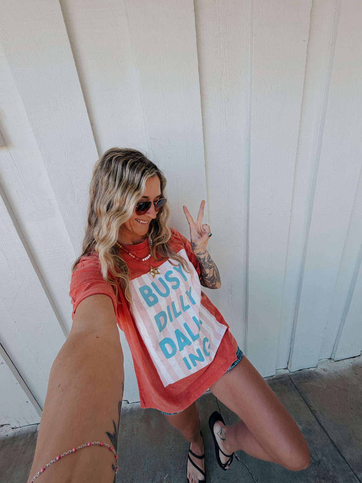 Busy Dilly Dally-Ing Graphic S/S Mineral Washed Tee